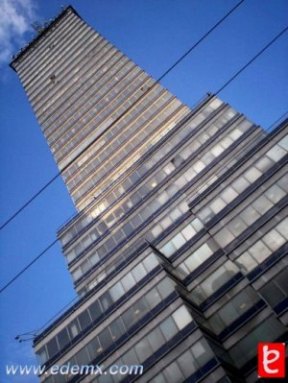 Torre Latinoamericana desde el Eje Central. ID24, Ivn TMy, 2008
